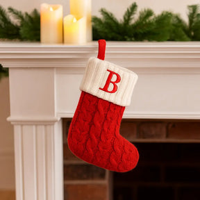 Meia Natalina de Tricô com Letra Bordada – Pingente de Árvore